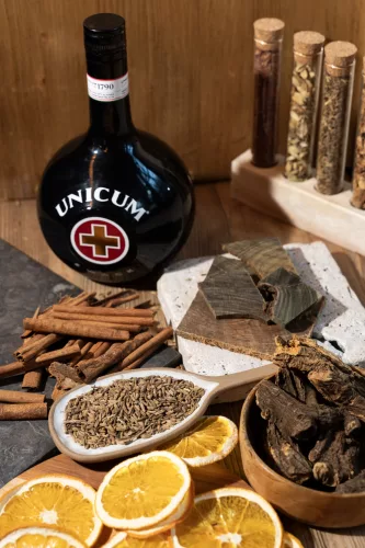 Unicum 40% 0,5 l + 2 pohár